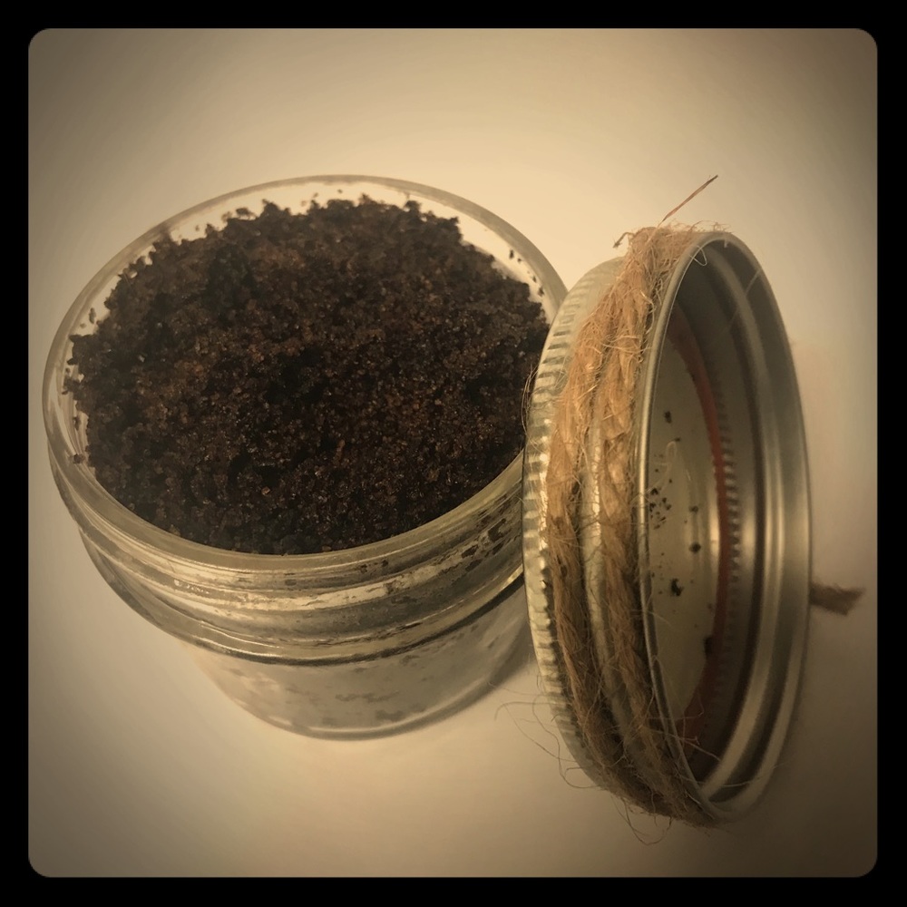 V.L. Hydrating coffee/cinnamon sugar face scrub